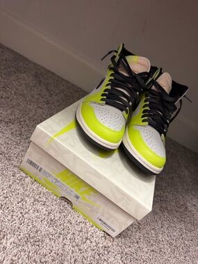 Nike High-Top Sneakers in Volt, White & Black